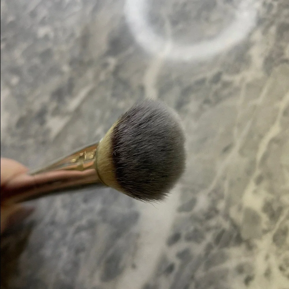 New It Cosmetics Airbrush Foundation Brush